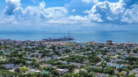 3217 Pine Street Galveston TX 77551