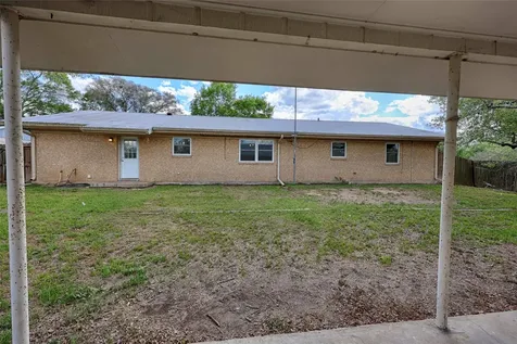 705 S La Grange Street Flatonia TX 78941