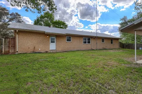 705 S La Grange Street Flatonia TX 78941