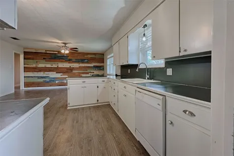 705 S La Grange Street Flatonia TX 78941