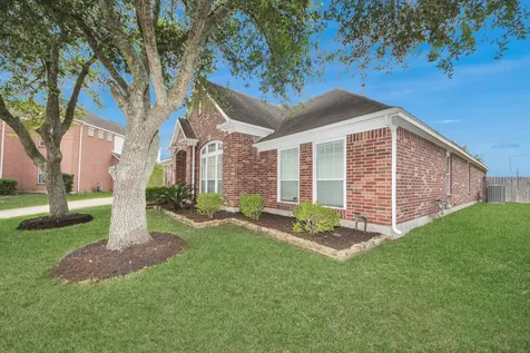 2802 Creek Bend Drive Friendswood TX 77546