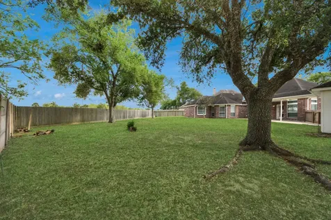 2802 Creek Bend Drive Friendswood TX 77546