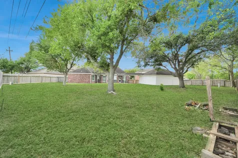 2802 Creek Bend Drive Friendswood TX 77546