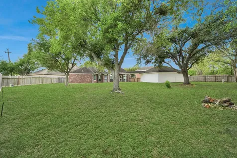 2802 Creek Bend Drive Friendswood TX 77546