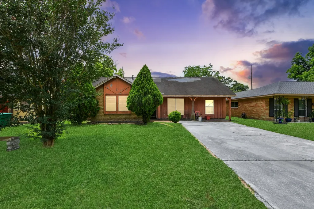 6226 Standing Oaks Street Houston TX 77050