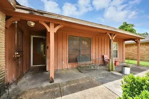 6226 Standing Oaks Street Houston TX 77050