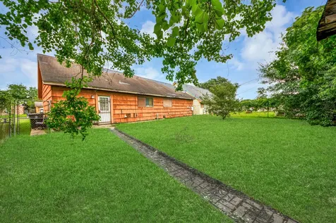 6226 Standing Oaks Street Houston TX 77050