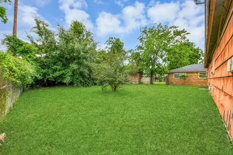 6226 Standing Oaks Street Houston TX 77050