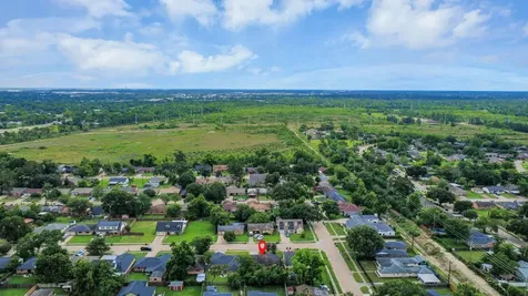 6226 Standing Oaks Street Houston TX 77050