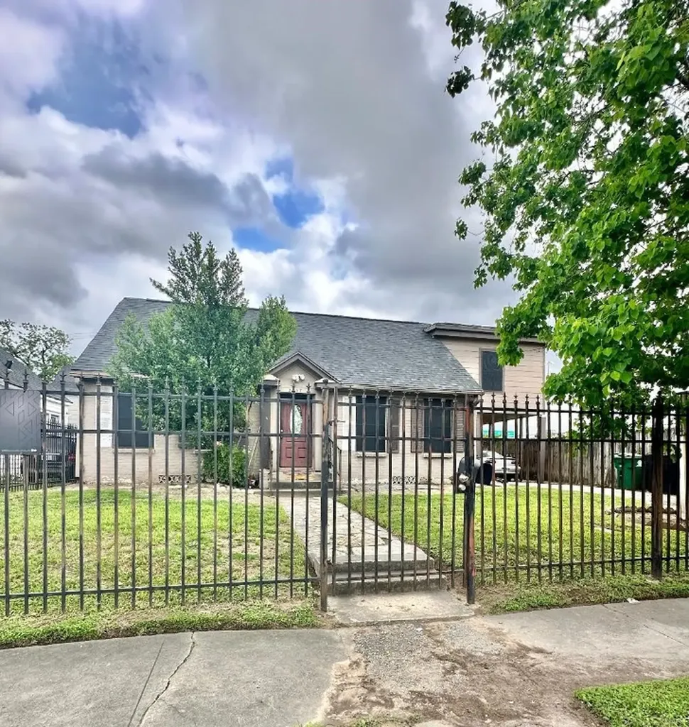 2007 Rosewood Street Houston TX 77004