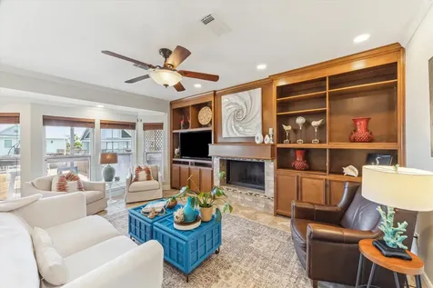 1339 Outrigger Tiki Island TX 77554