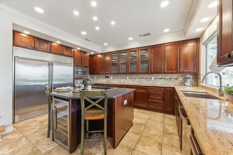 1339 Outrigger Tiki Island TX 77554