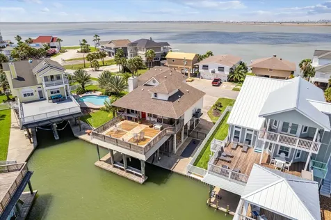 1339 Outrigger Tiki Island TX 77554