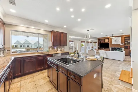 1339 Outrigger Tiki Island TX 77554