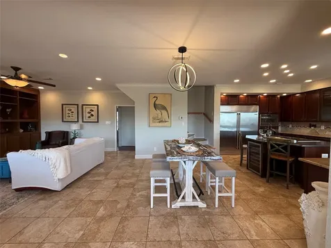 1339 Outrigger Tiki Island TX 77554