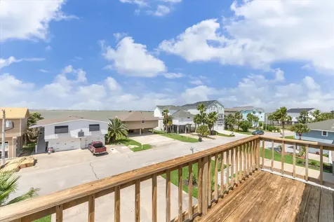 1339 Outrigger Tiki Island TX 77554