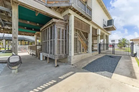1339 Outrigger Tiki Island TX 77554