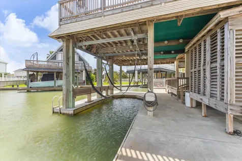 1339 Outrigger Tiki Island TX 77554
