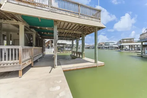 1339 Outrigger Tiki Island TX 77554