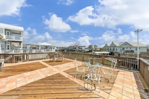 1339 Outrigger Tiki Island TX 77554