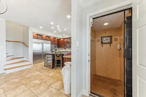 1339 Outrigger Tiki Island TX 77554