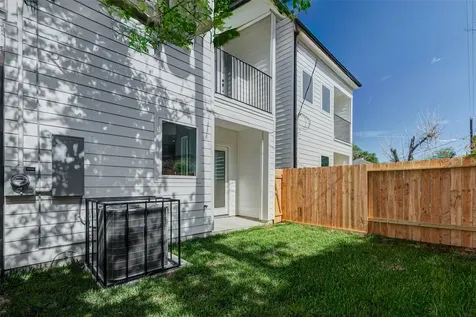 7115 England Street B Houston TX 77021
