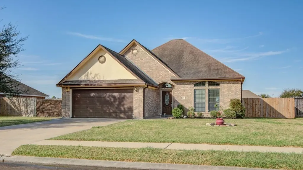 107 Meadowlark Court Richwood TX 77566