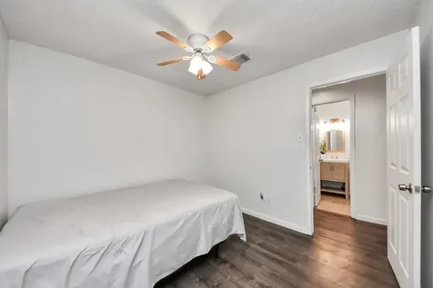 1415 Parry Sound Pasadena TX 77504