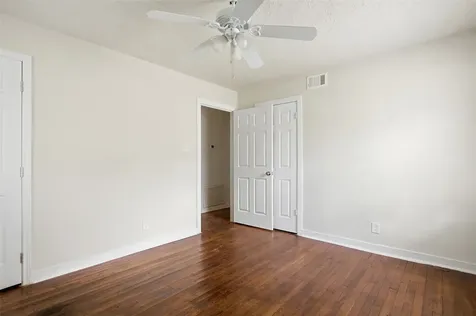 5622 Woodgreen Street Houston TX 77033