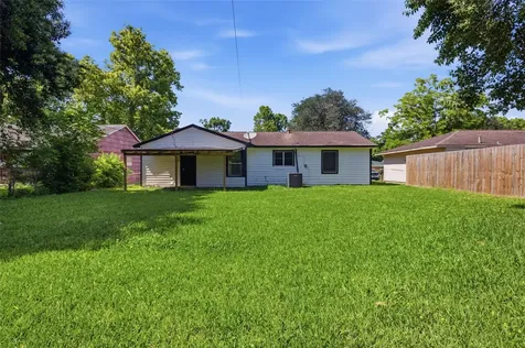 5622 Woodgreen Street Houston TX 77033