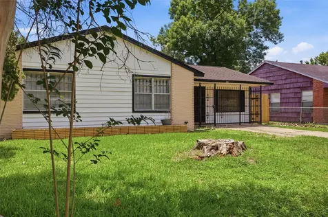 5622 Woodgreen Street Houston TX 77033