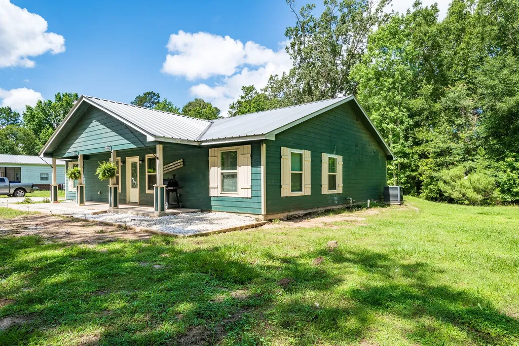 55 County Road 2287 Cleveland TX 77327