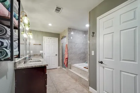 55 County Road 2287 Cleveland TX 77327