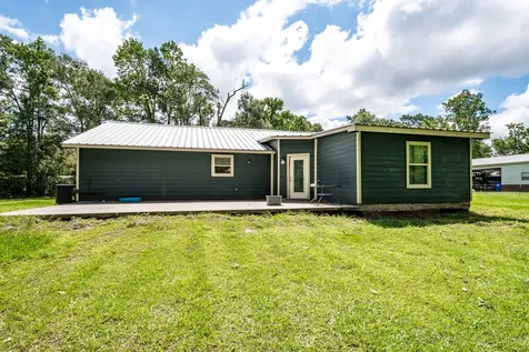 55 County Road 2287 Cleveland TX 77327