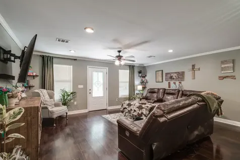 55 County Road 2287 Cleveland TX 77327