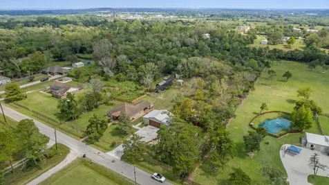 5811 Avenue G 1/2 Santa Fe TX 77510