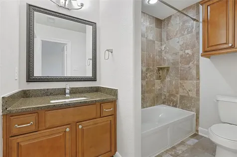 5166 Oasis Park Houston TX 77021