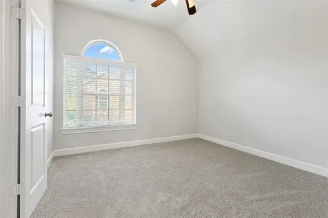 5166 Oasis Park Houston TX 77021