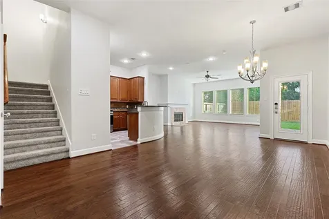 5166 Oasis Park Houston TX 77021