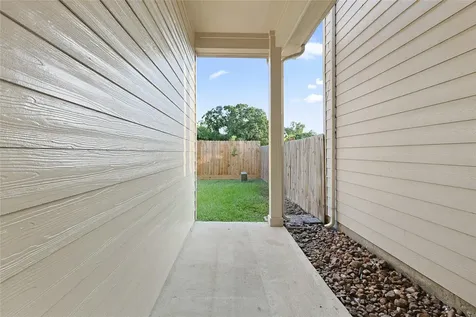5166 Oasis Park Houston TX 77021
