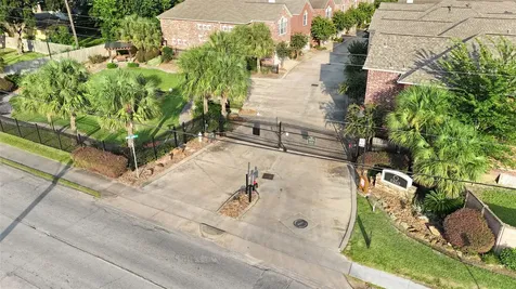 5166 Oasis Park Houston TX 77021