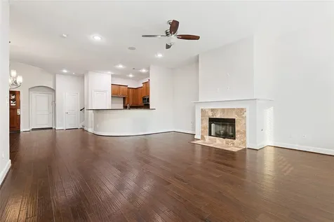 5166 Oasis Park Houston TX 77021