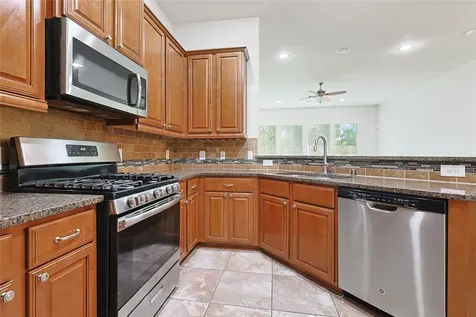 5166 Oasis Park Houston TX 77021