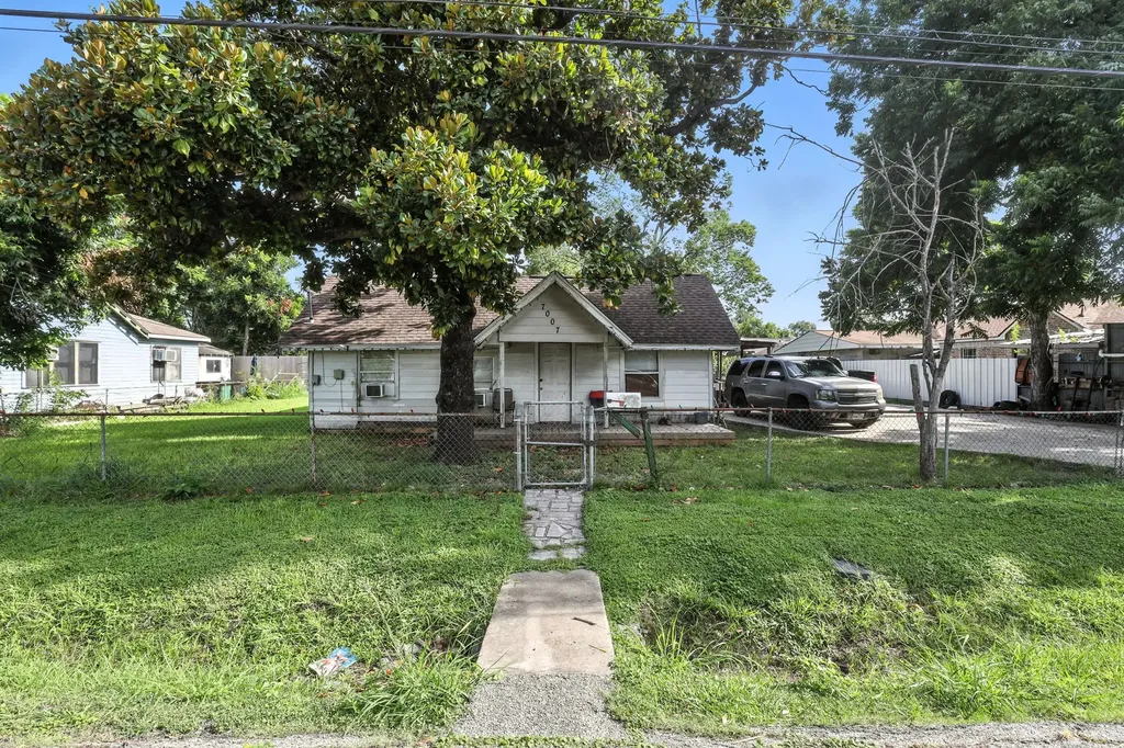 7007 Gonzales Street Houston TX 77020