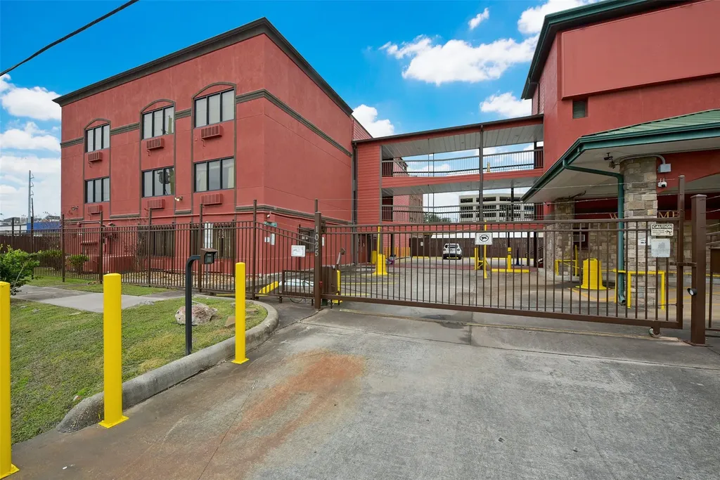 1025 Swanson Street 313 Houston TX 77030