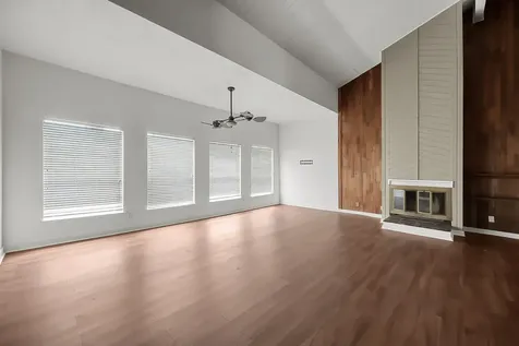18 Lakeway Street 18 Panorama Village TX 77304
