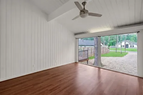 18 Lakeway Street 18 Panorama Village TX 77304