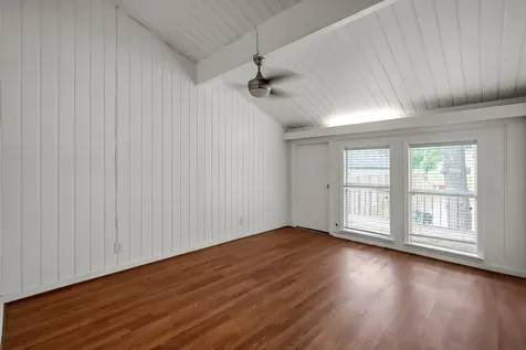 18 Lakeway Street 18 Panorama Village TX 77304