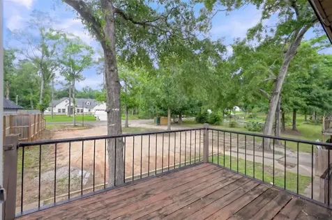 18 Lakeway Street Panorama Village TX 77304