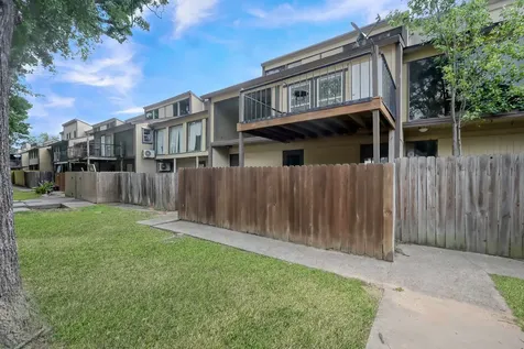 18 Lakeway Street Panorama Village TX 77304